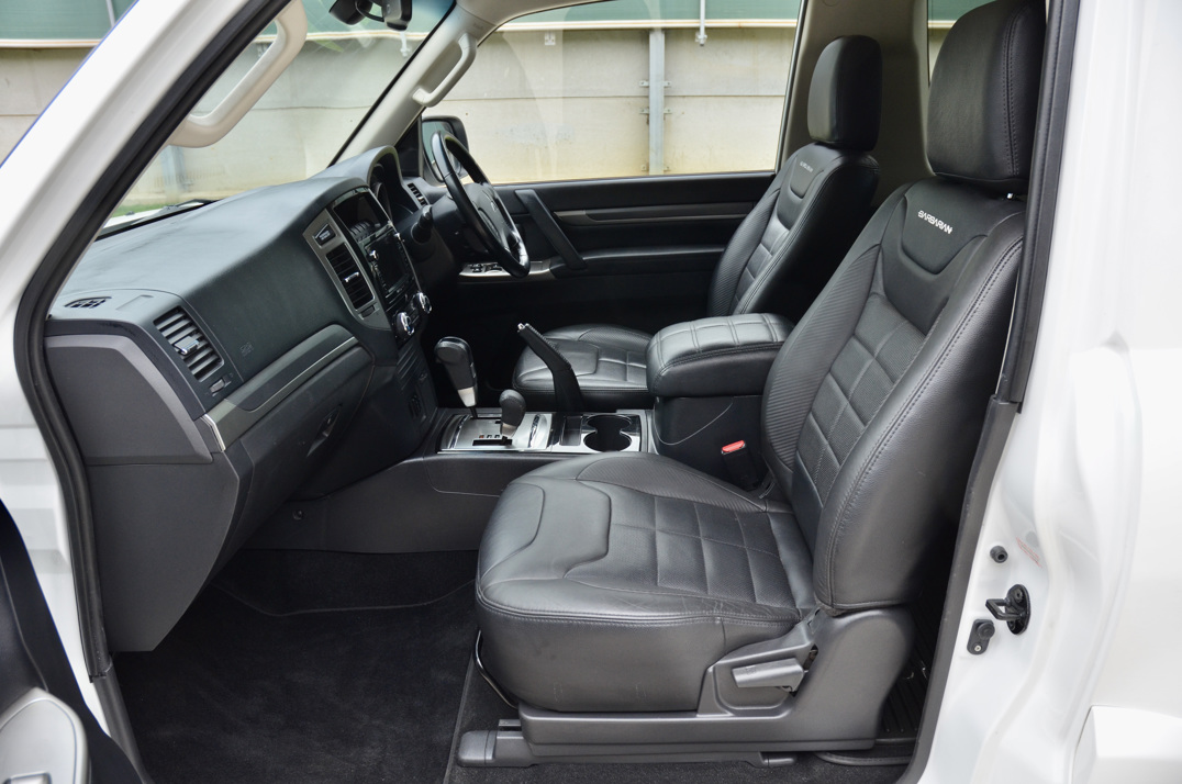 Mitsubishi Shogun 3.2 DI-D Barbarian Auto SWB gallery image 29