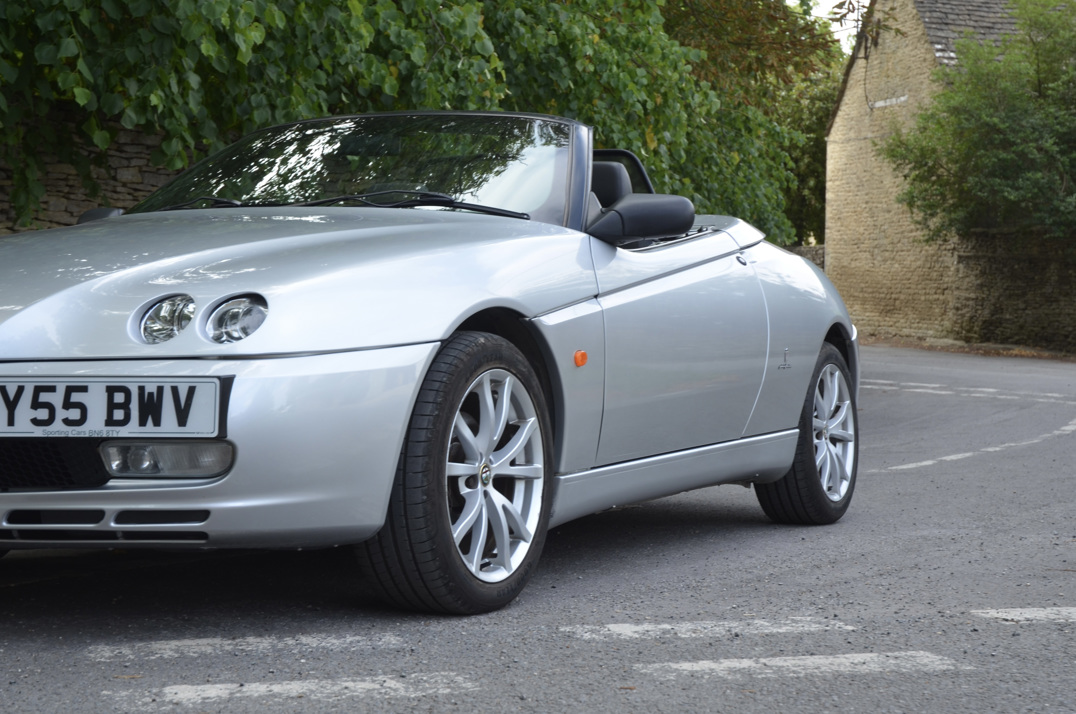 Alfa Romeo Spider 2.0 JTS Lusso Convertible by Pininfarina gallery image 15