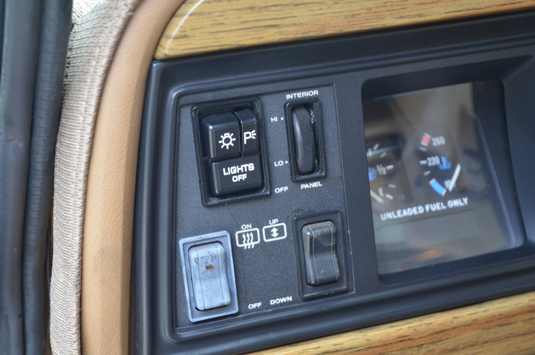 Jeep Grand Wagoneer 5.900cc V8 Auto gallery image 48