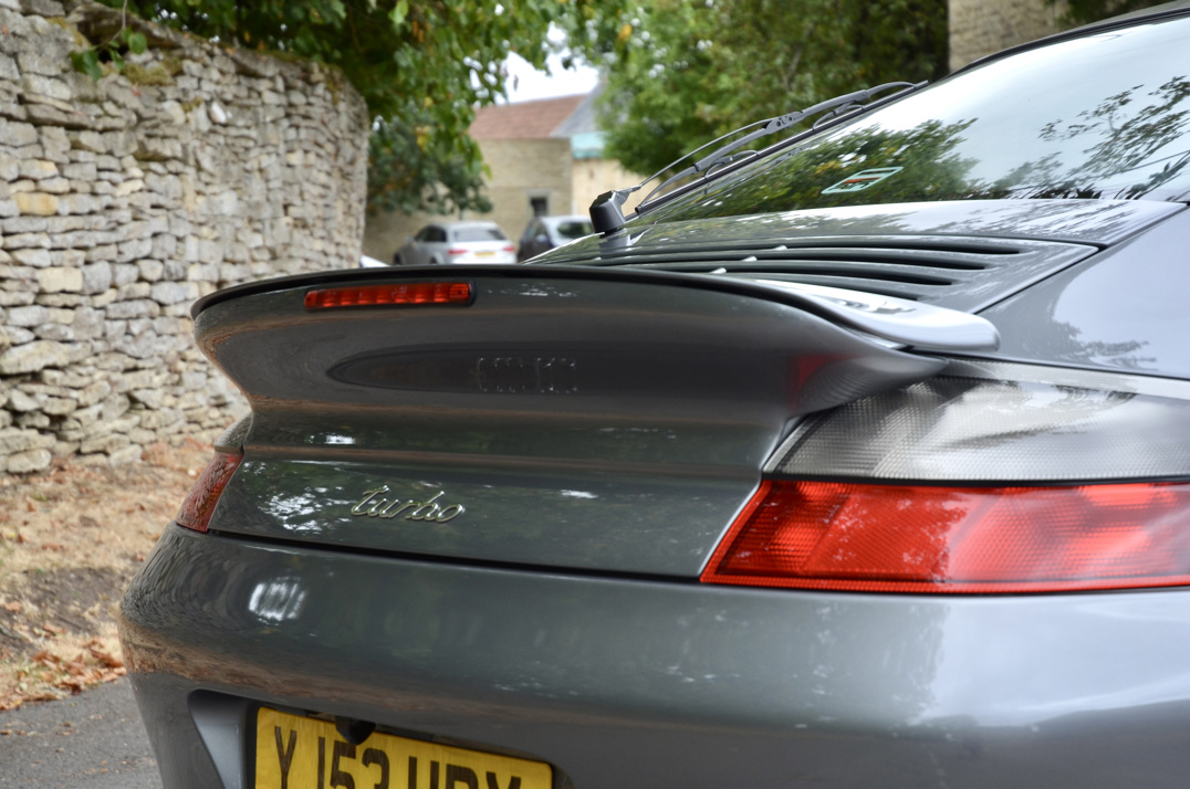 Porsche 911 (996) Turbo manual gallery image 14
