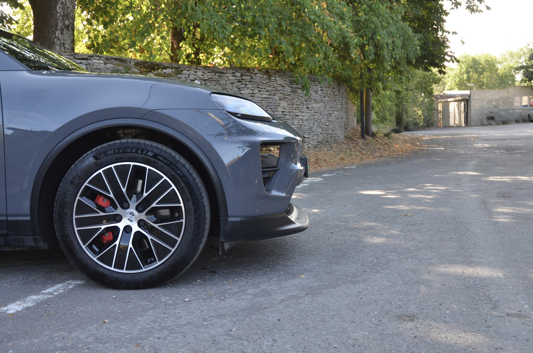 Porsche Macan 4s Electric gallery image 16