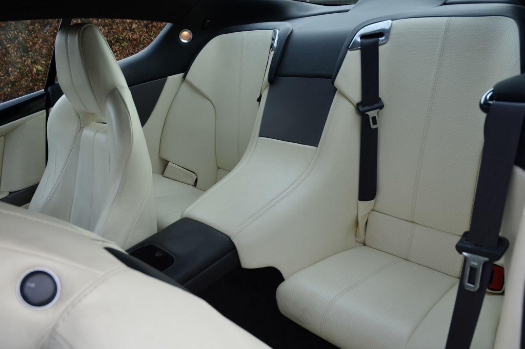 Aston Martin  Db-9 Manual gallery image 37