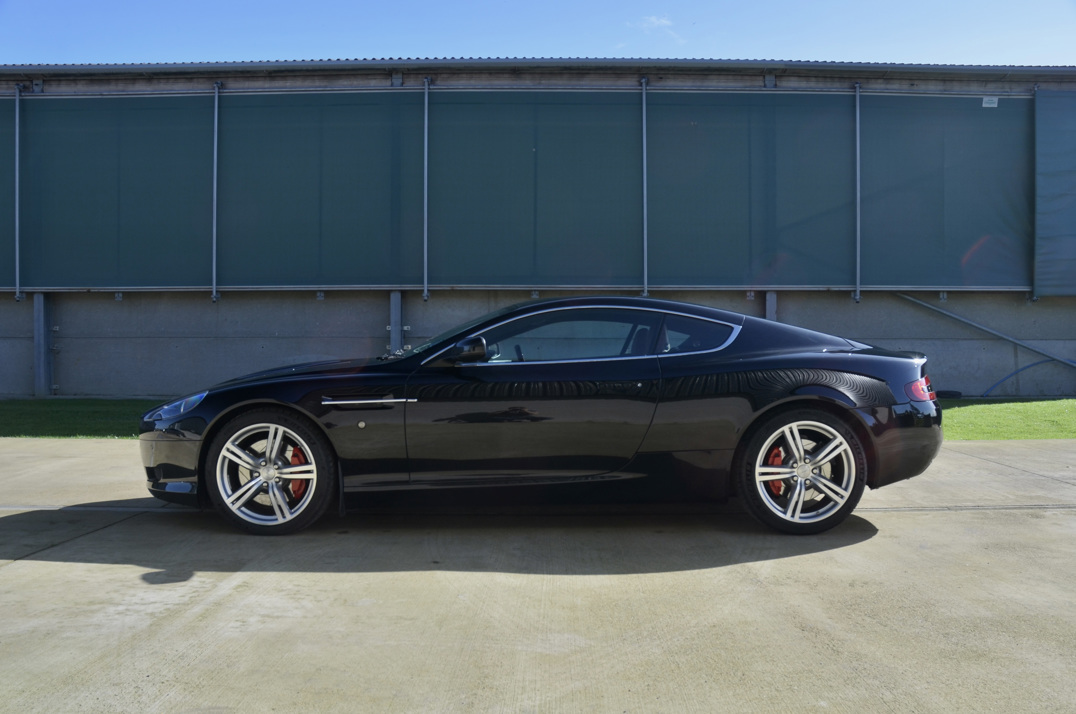 ASTON MARTIN DB-9 5.9 V12 Manual. gallery image 9