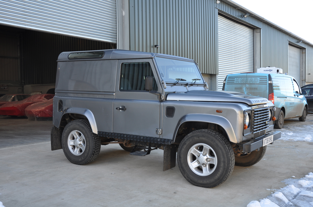 Defender 90. gallery image 1