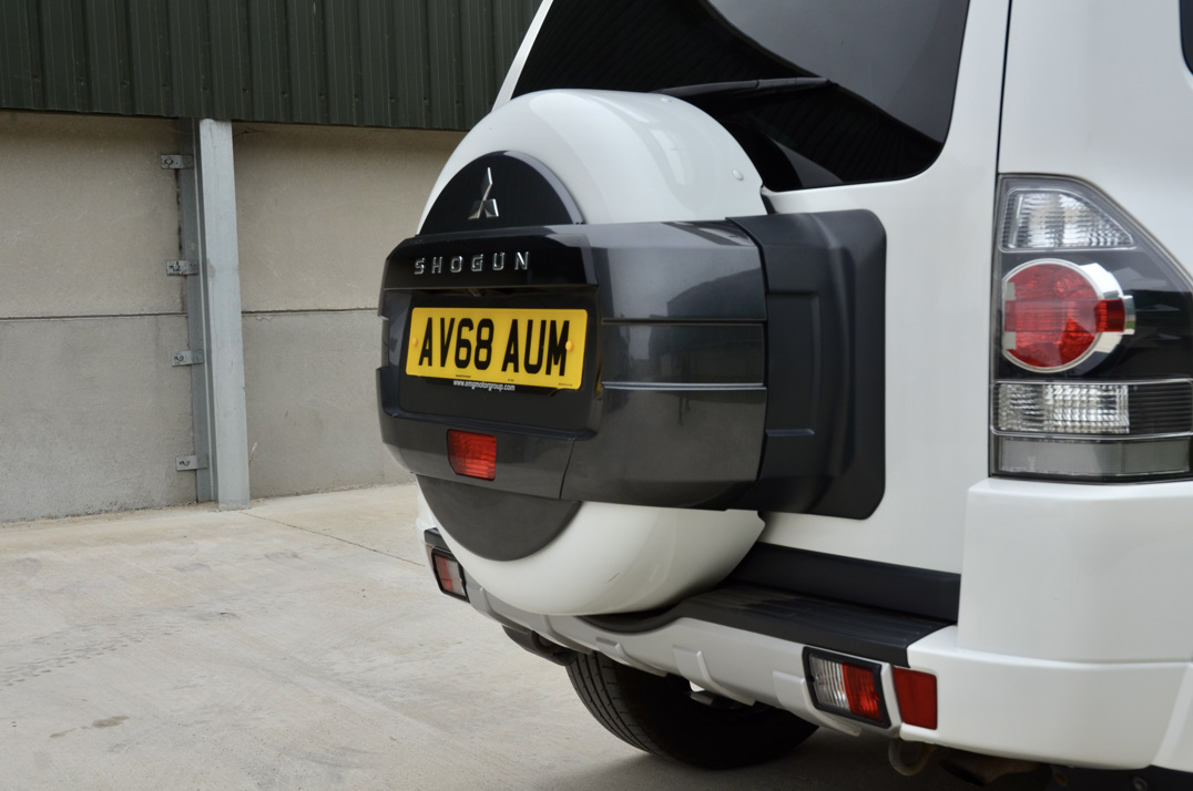 Mitsubishi Shogun 3.2 DI-D Barbarian Auto SWB gallery image 12