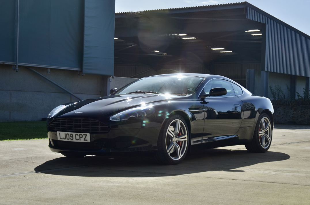 ASTON MARTIN DB-9 5.9 V12 Manual. gallery image 2