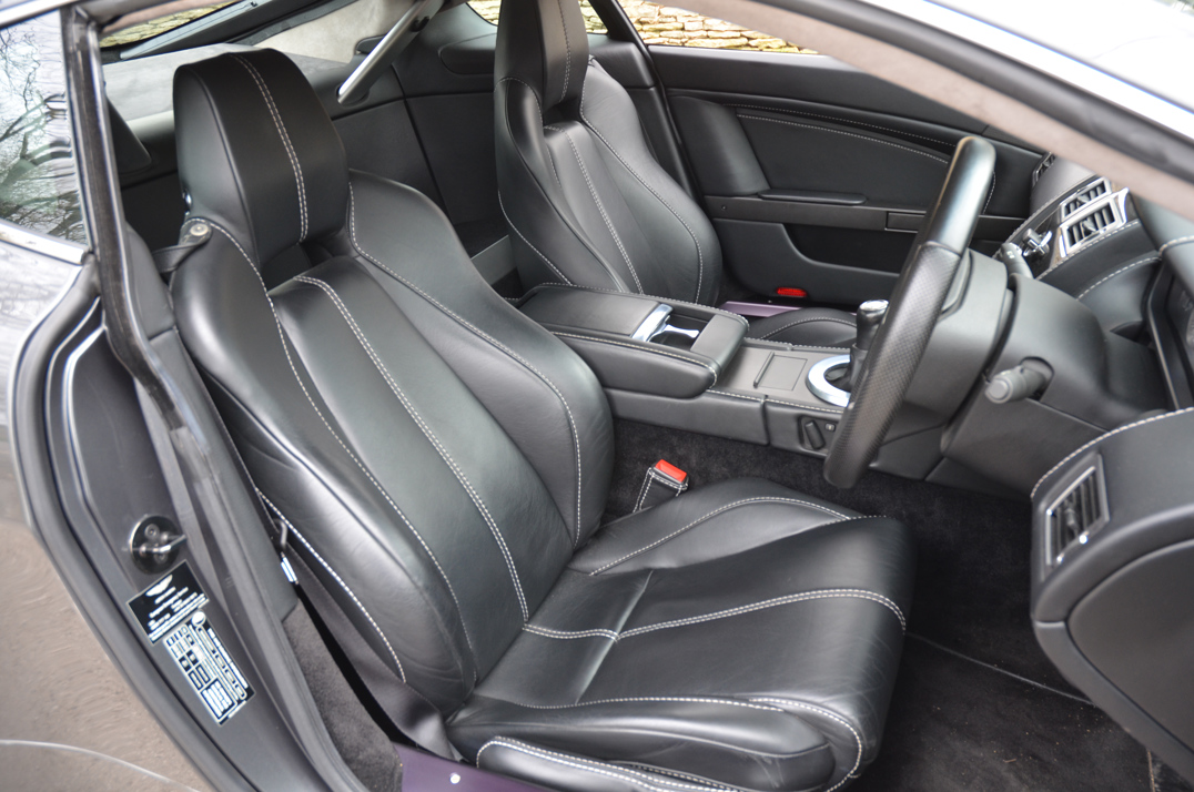 Aston Martin Vantage 4.7 Manual Coupe. gallery image 29