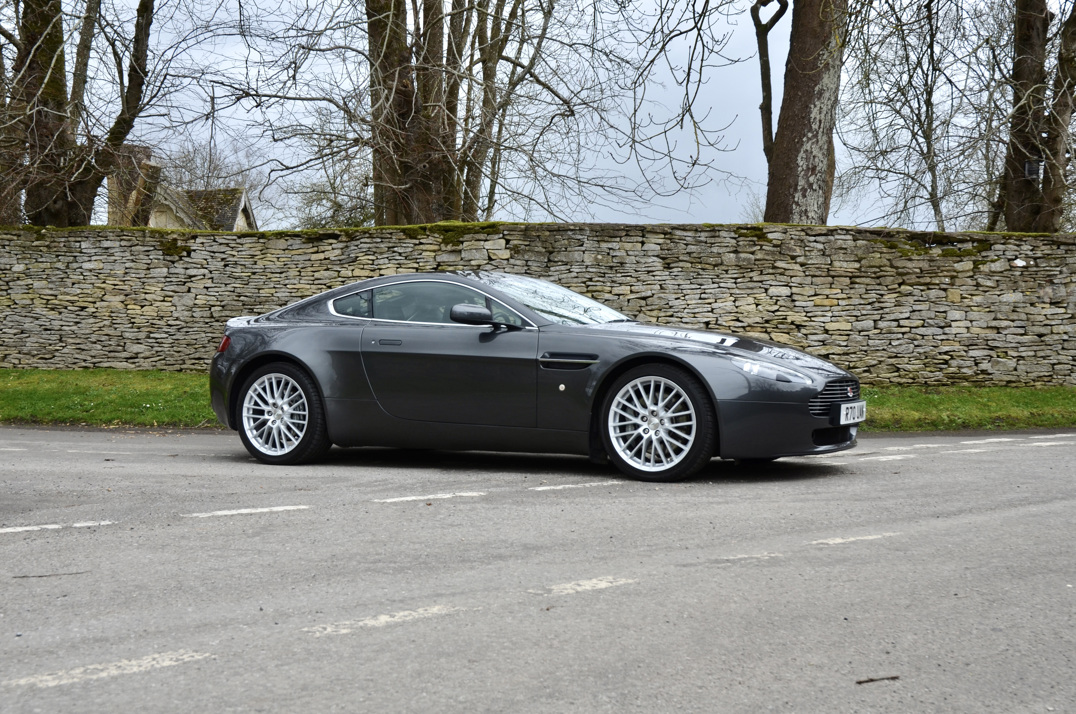 Aston Martin Vantage 4.7 Manual Coupe. gallery image 7