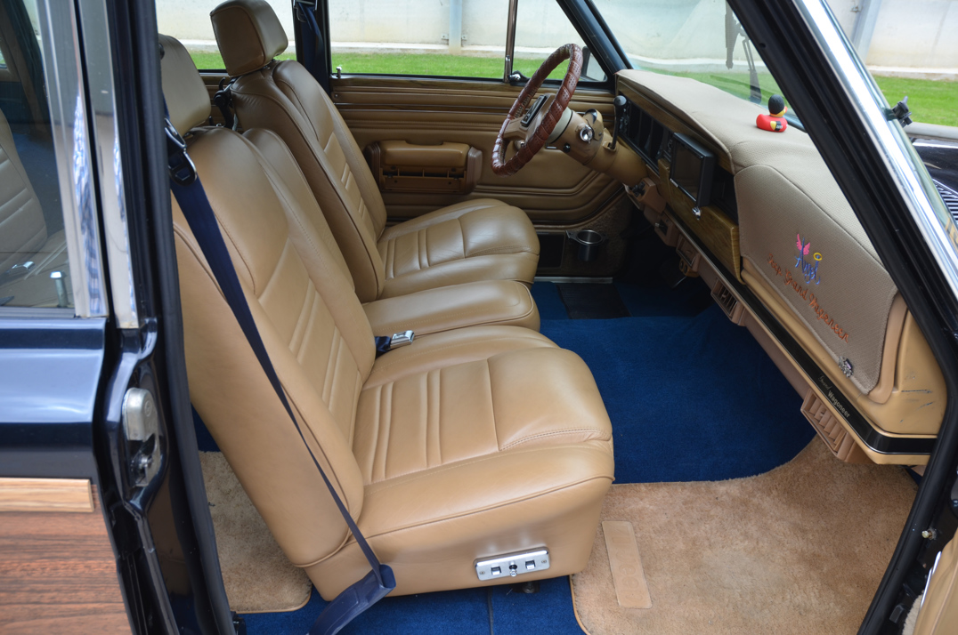 Jeep Grand Wagoneer 5.900cc V8 Auto gallery image 39