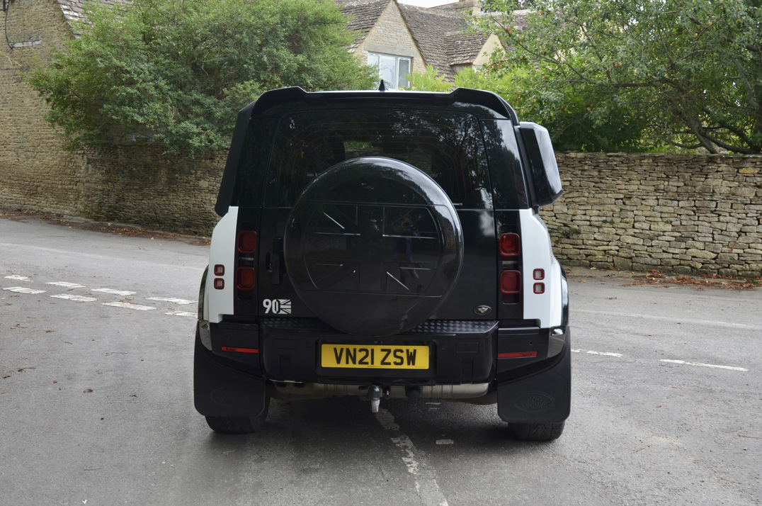 Land Rover Defender 90 3.0 250M MHEV Urban Edition gallery image 8