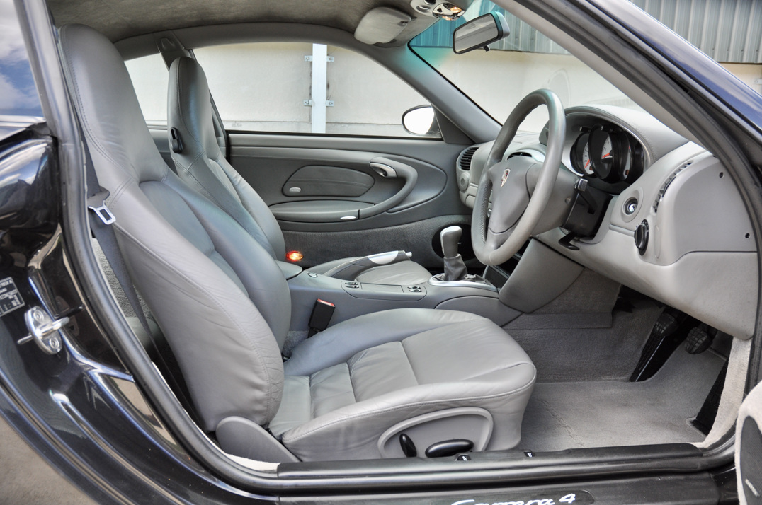 Porsche 911 996 Carrera 4 gallery image 22