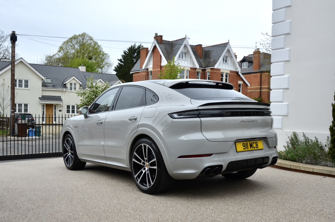 Porsche Cayenne Turbo Hybrid.. 2024 gallery image 5