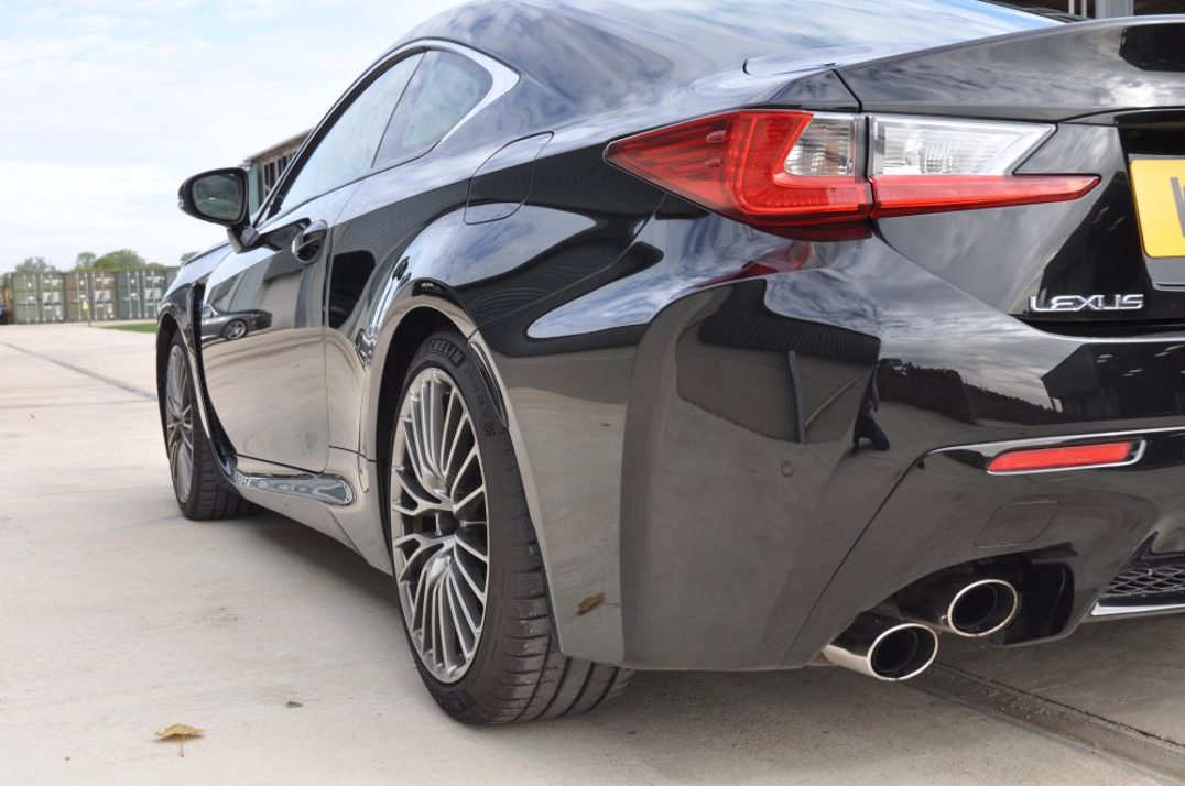 Lexus RCF V8 Coupe gallery image 12