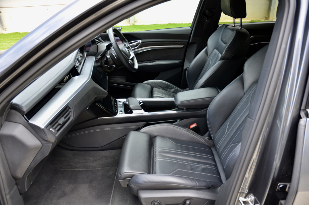 Audi E - Tron Launch Edition 55 Quattro 300Kw. gallery image 30