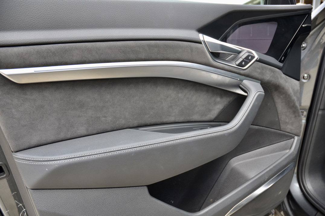 Audi E - Tron Launch Edition 55 Quattro 300Kw. gallery image 32