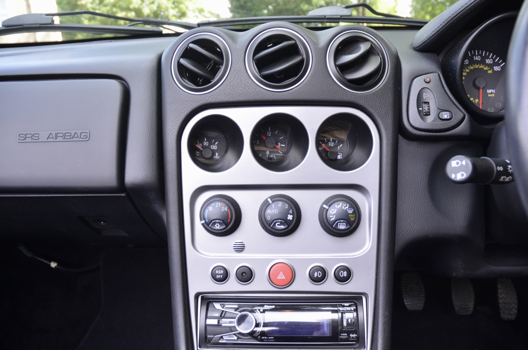 Alfa Romeo Spider 2.0 JTS Lusso Convertible by Pininfarina gallery image 44