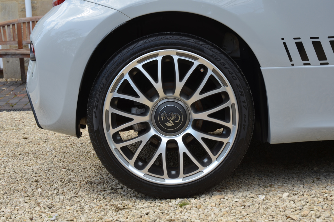 Fiat 500 595 Abarth Convertible gallery image 27