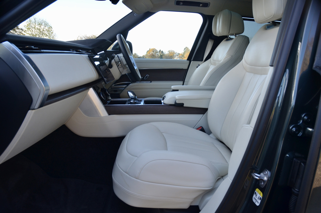 Land Rover Range Rover 3.0ltr P440e Autobiography gallery image 20