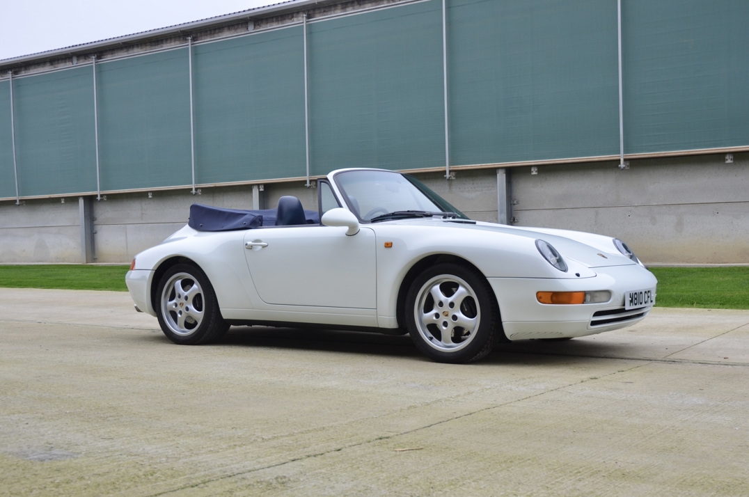 Porsche 911 (993) Carrera 3.6 Manual Cabriolet. gallery image 2