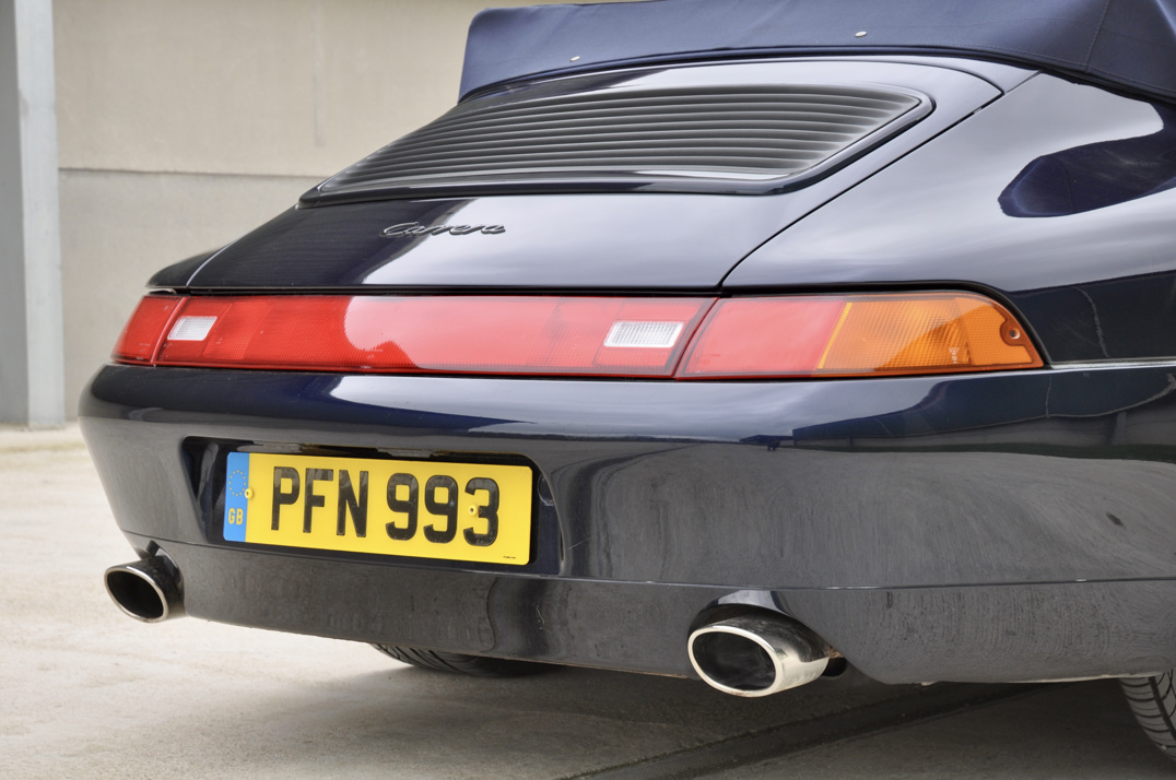Porsche 911 993 Carrera 3.6 Convertible Manual gallery image 15