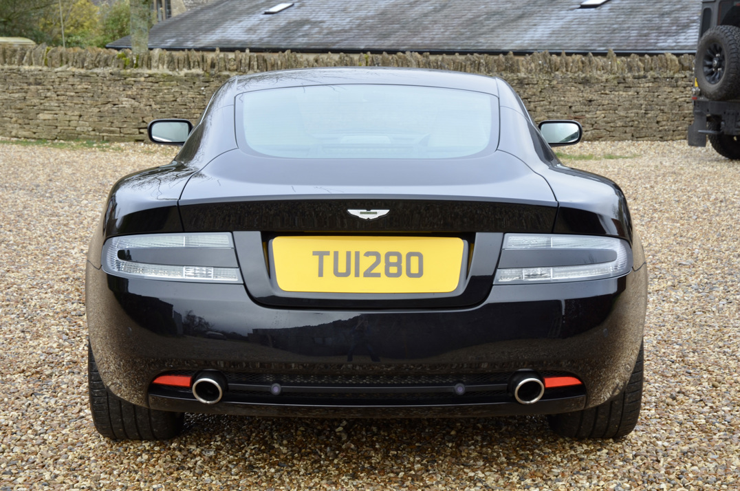 Aston Martin  Db-9 Manual gallery image 5