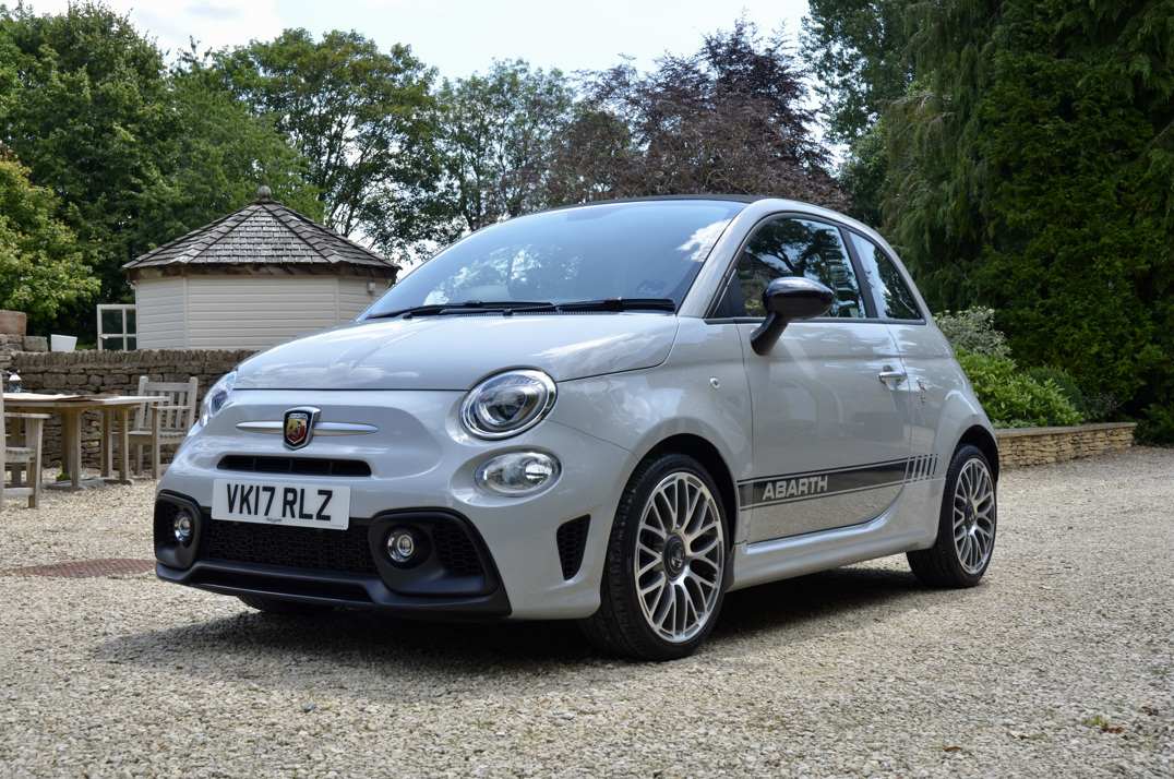 Fiat 500 595 Abarth Convertible gallery image 2