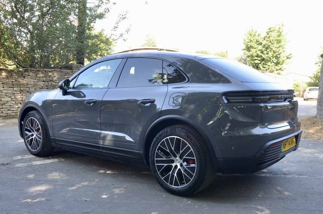 Porsche Macan 4s Electric gallery image 7