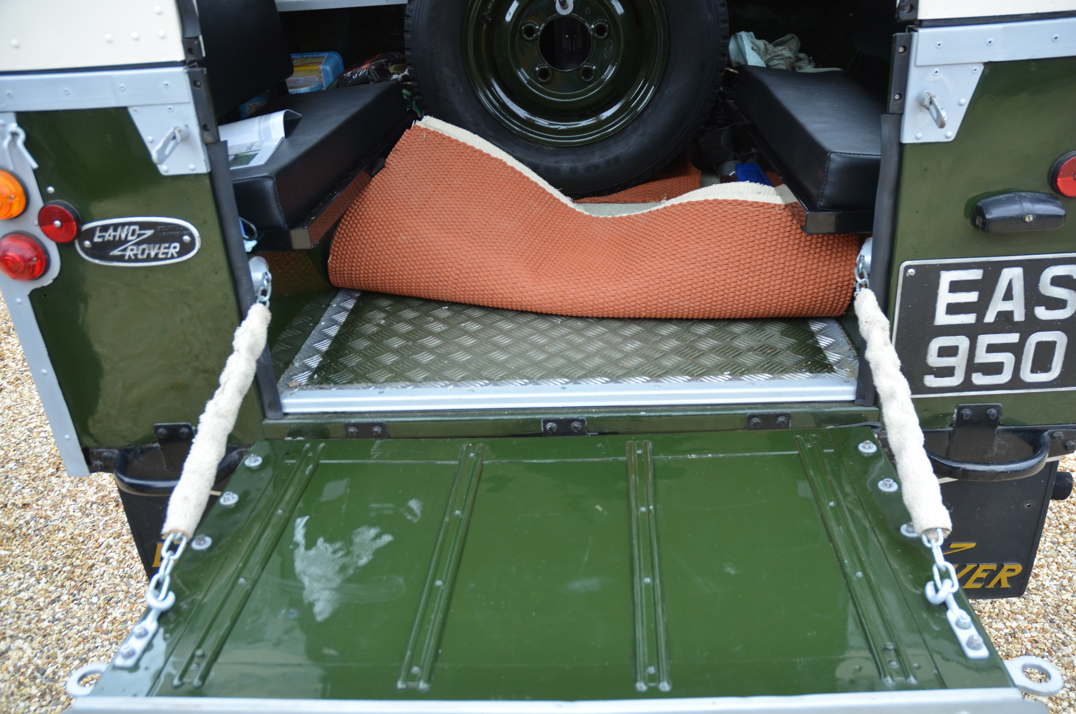 Land Rover Series II gallery image 43