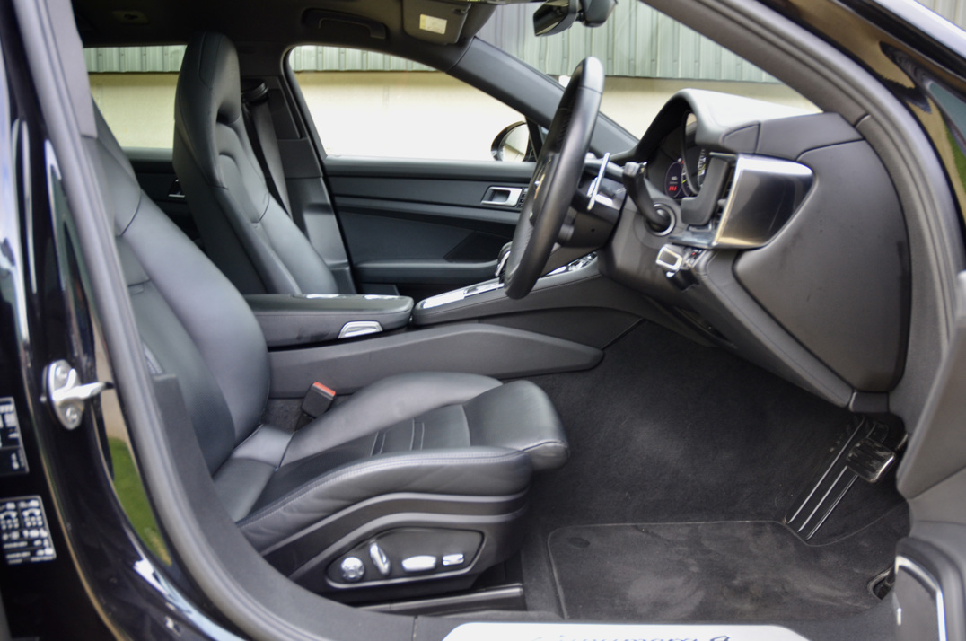 Porsche Panamera 4 V6 Sport Turismo 5dr Petrol Plug-in Hybrid PDK 4WD. gallery image 30