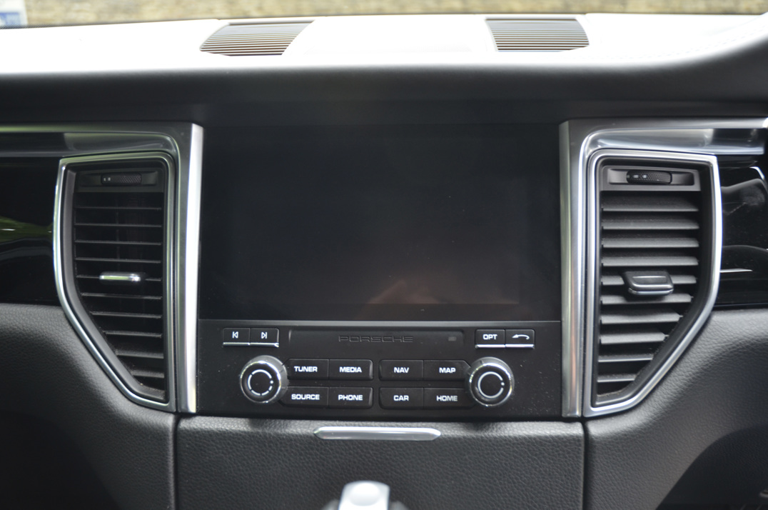 Porsche Macan 3.0 S PDK. 17K In optional extras FP+PSSH gallery image 51