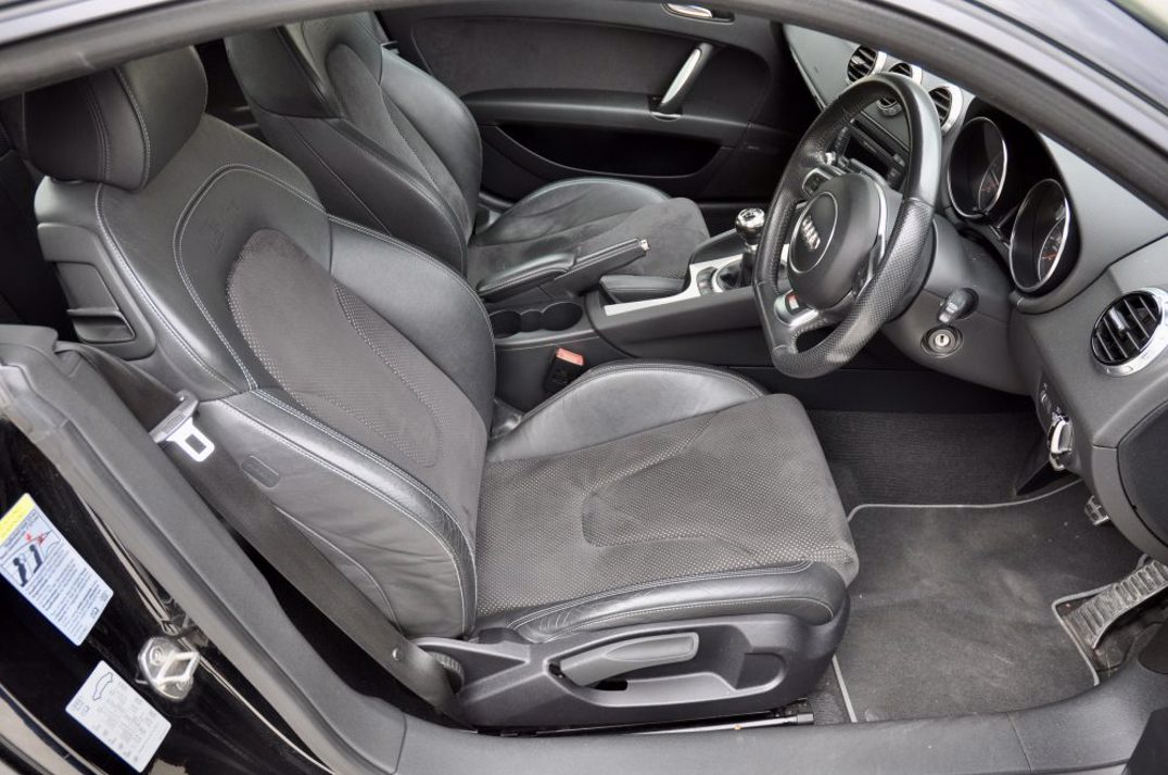 Audi TT Coupe Black Edition 2.0 TDI Quattro 170 Manual gallery image 16