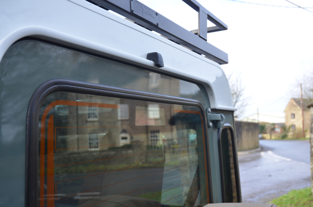 Land Rover Defender 90 XS Station Wagon gallery image 28