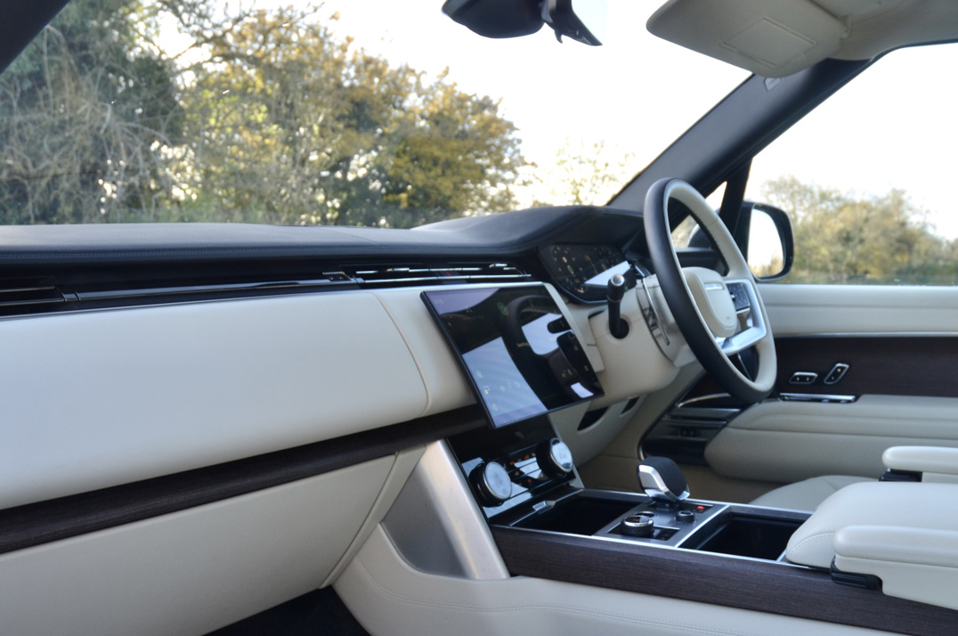 Land Rover Range Rover 3.0ltr P440e Autobiography gallery image 17