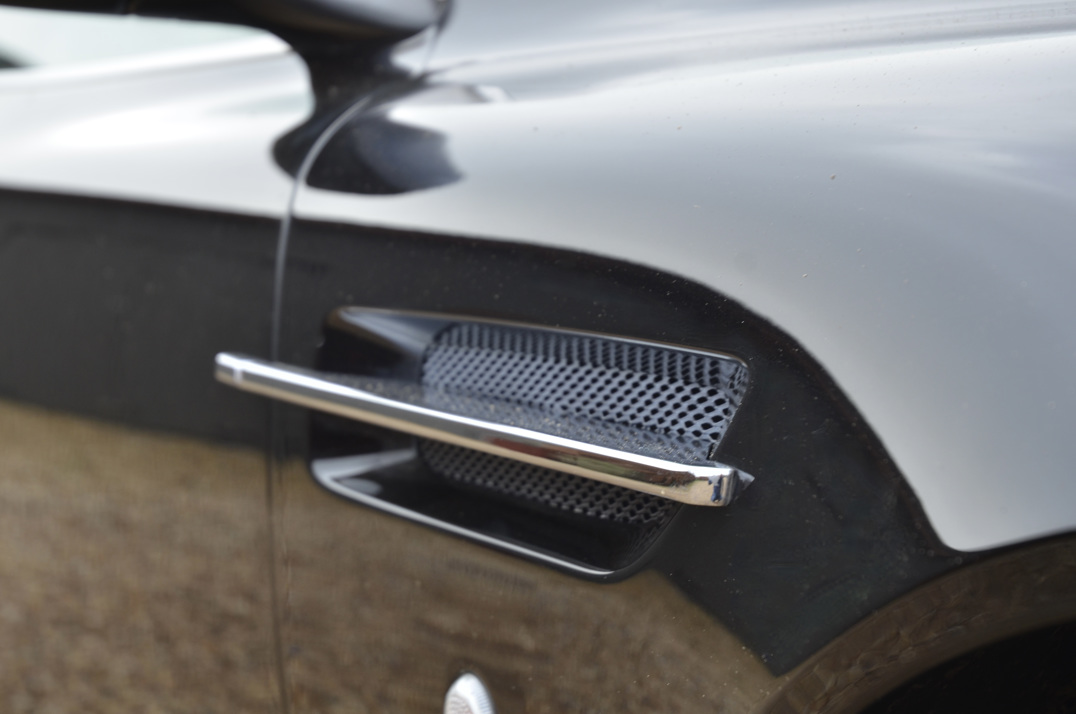 Aston Martin  Db-9 Manual gallery image 21