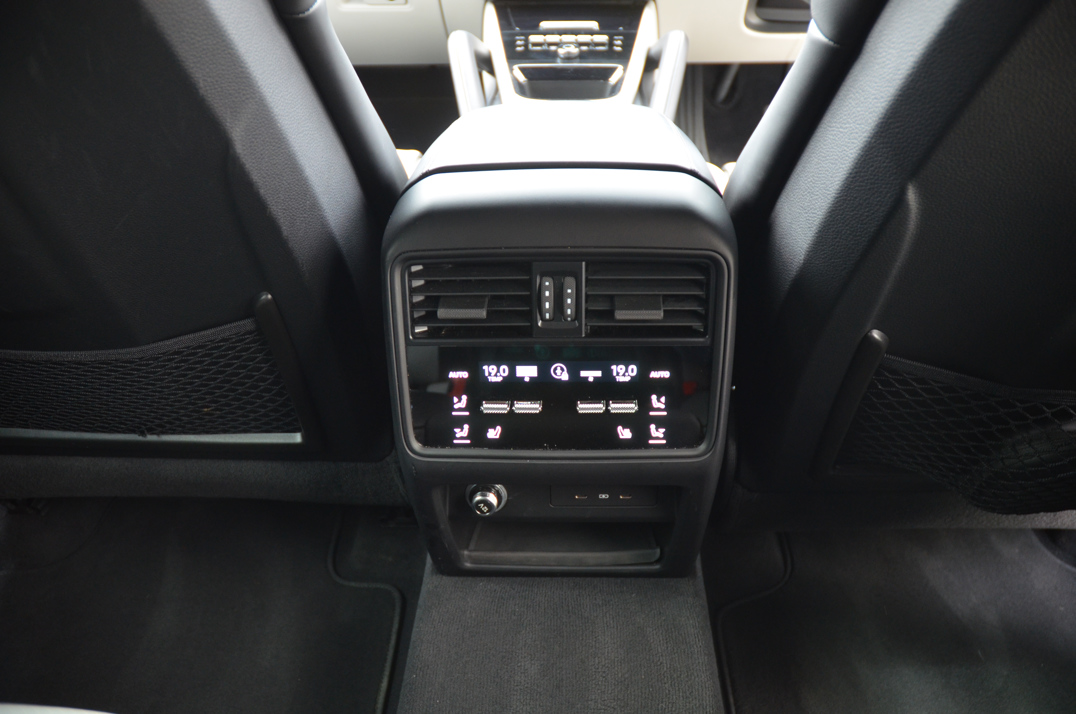 Porsche Cayenne Turbo Hybrid.. 2024 gallery image 46