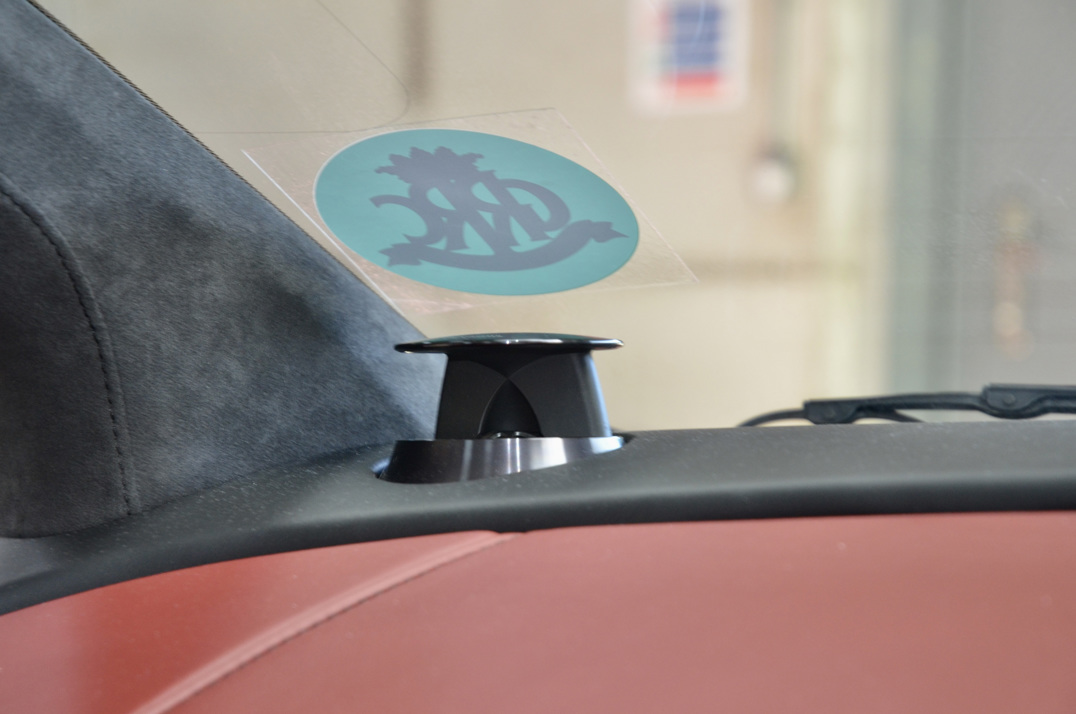 ASTON MARTIN DB-9 5.9 V12 Manual. gallery image 32