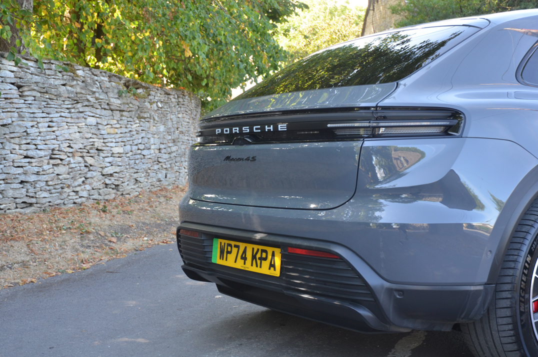 Porsche Macan 4s Electric gallery image 13