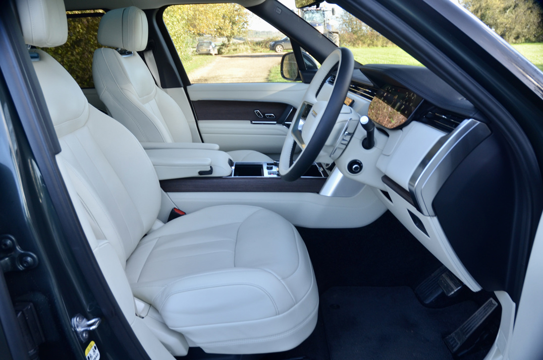 Land Rover Range Rover 3.0ltr P440e Autobiography gallery image 15