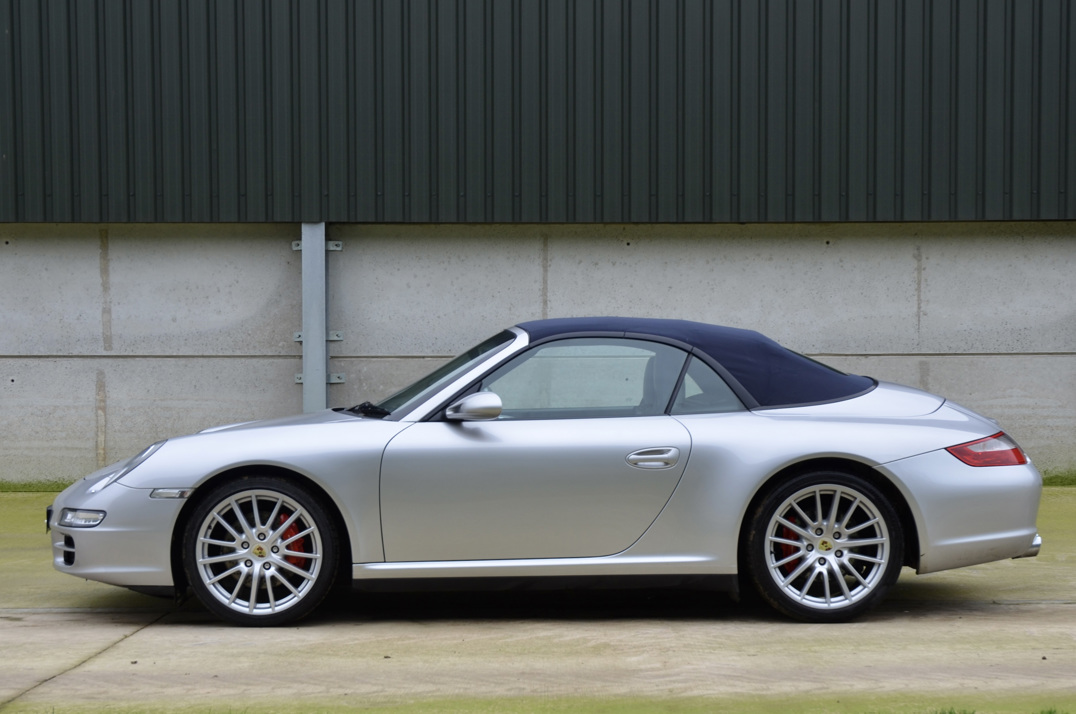 Porsche Carrera 911 C4S Cabriolet Manual. gallery image 10