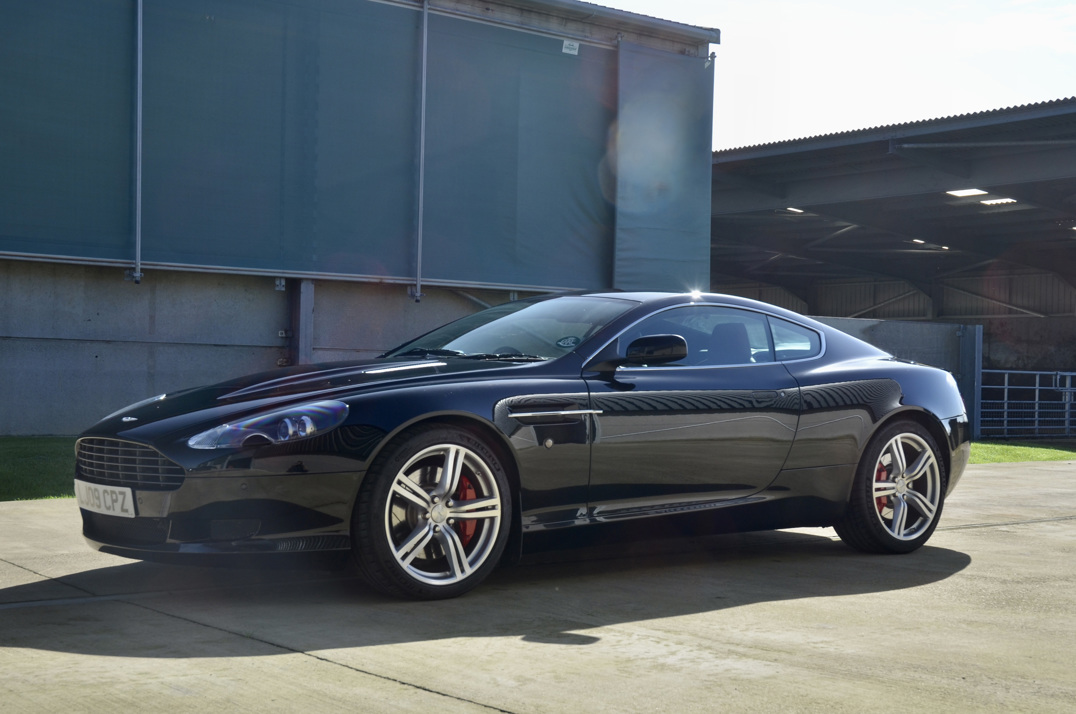 ASTON MARTIN DB-9 5.9 V12 Manual. gallery image 1