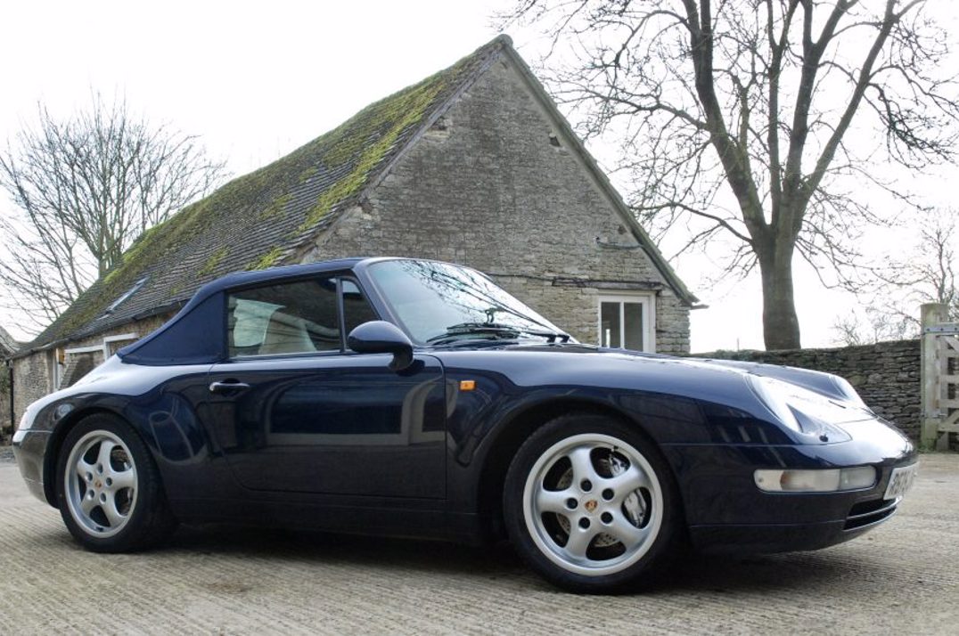 Porsche 993 Carrera 4 gallery image 1