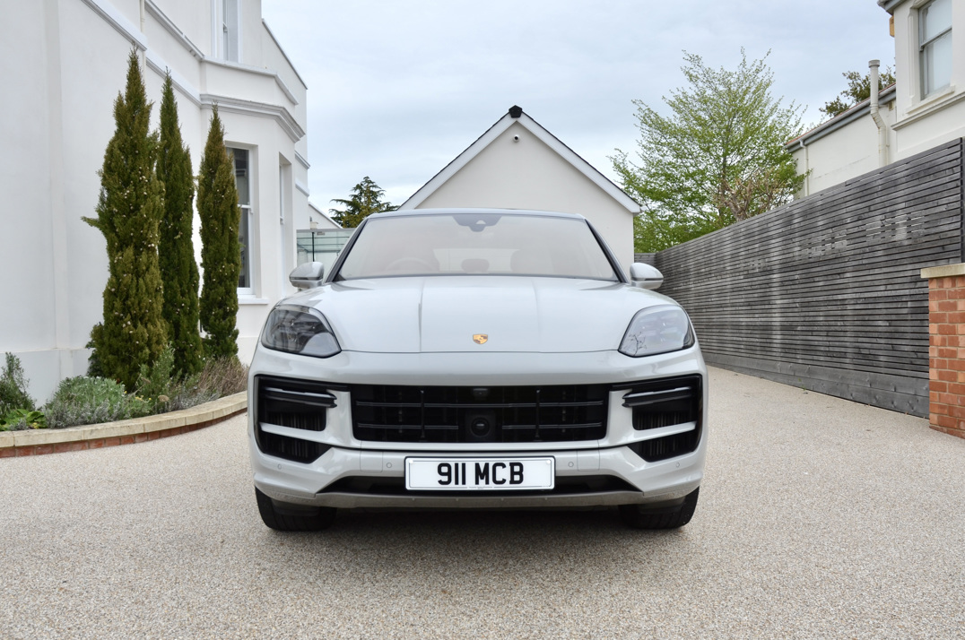 Porsche Cayenne Turbo Hybrid.. 2024 gallery image 3