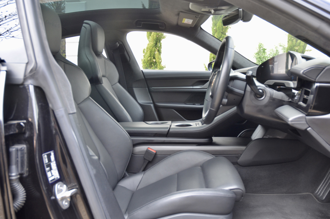 Porsche Taycan Turbo S gallery image 38