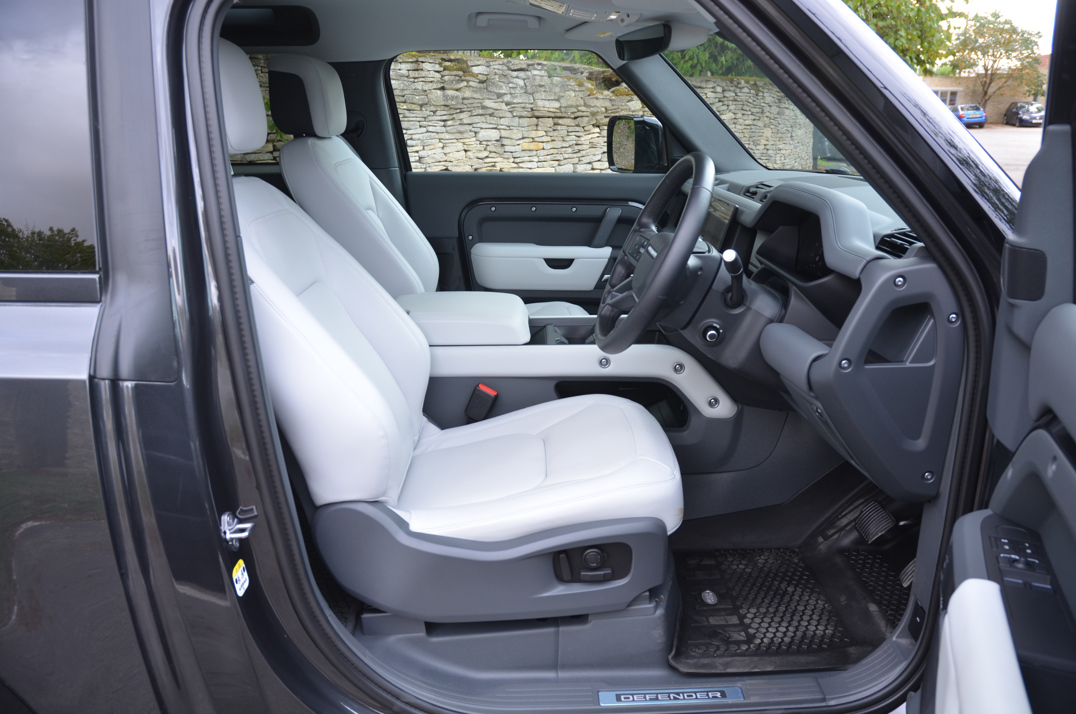 Land Rover Defender 90 X Dynamic HSE 3.0D 350 MHEV gallery image 33