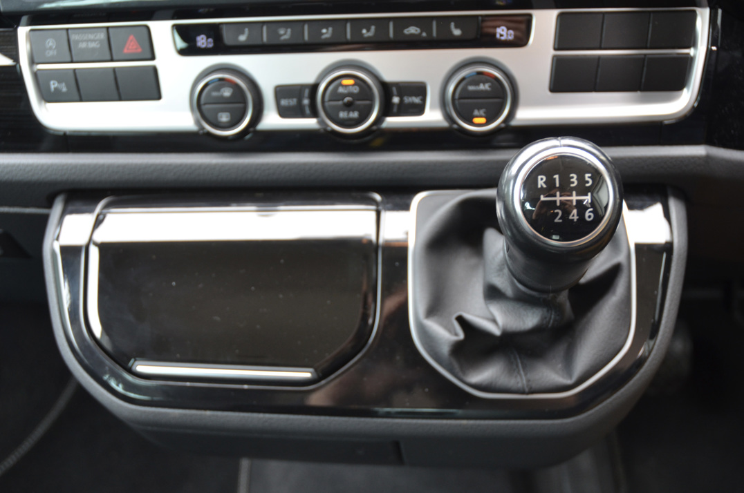 Volkswagen T-6 Transporter 2.0Ltr Caravelle SE TSI BMT Sport Line. gallery image 39