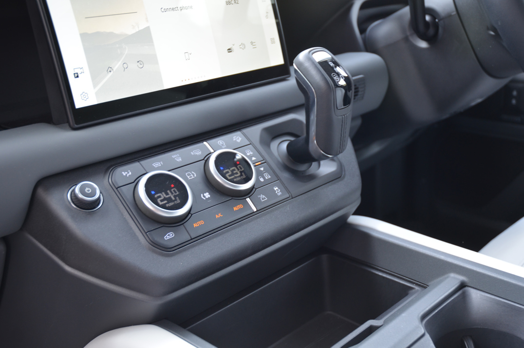 Land Rover Defender 90 X Dynamic HSE 3.0D 350 MHEV gallery image 44