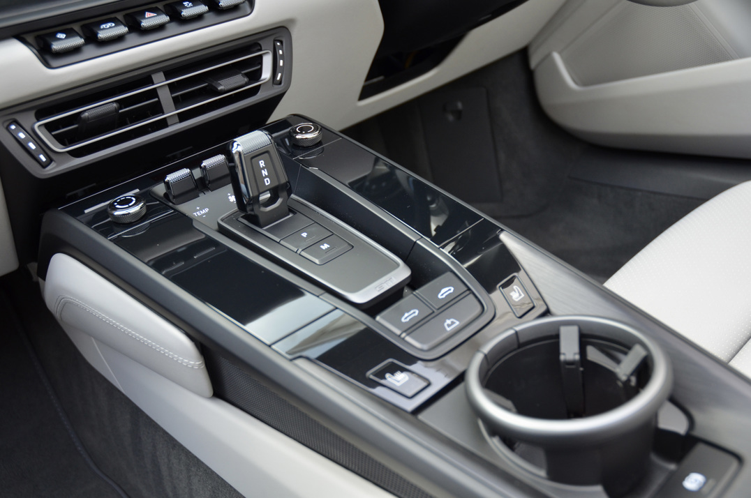 Porsche 911 Carrera 4 GTS Cabriolet gallery image 40