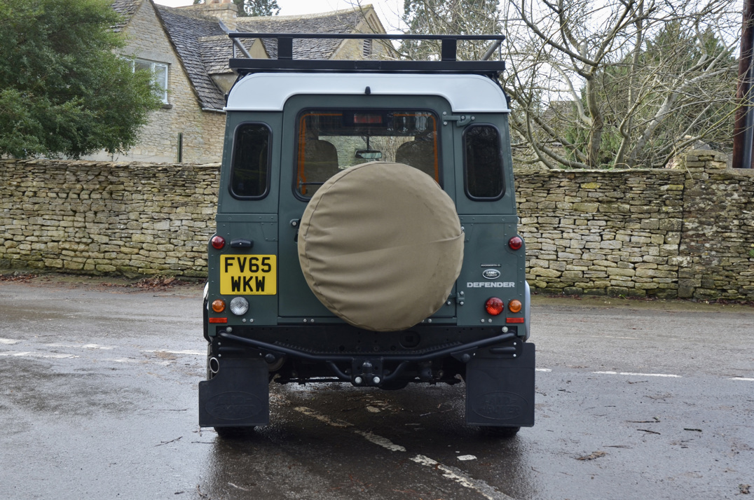 Land Rover Defender 90 XS Station Wagon gallery image 10