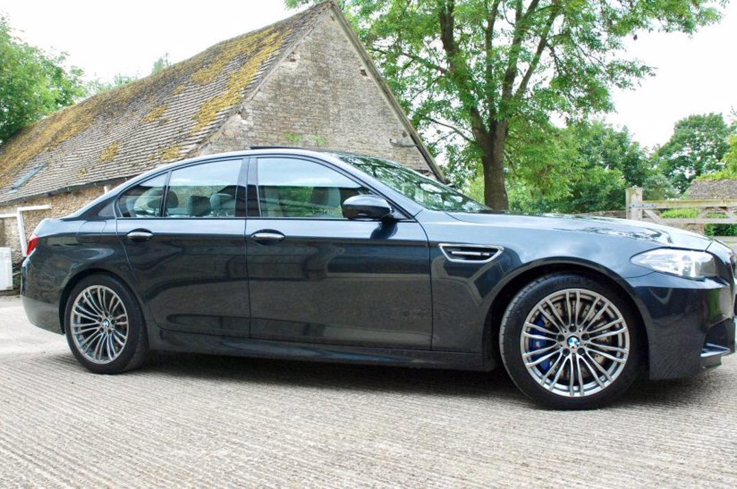 BMW M5 4.4 V8 DCT gallery image 1