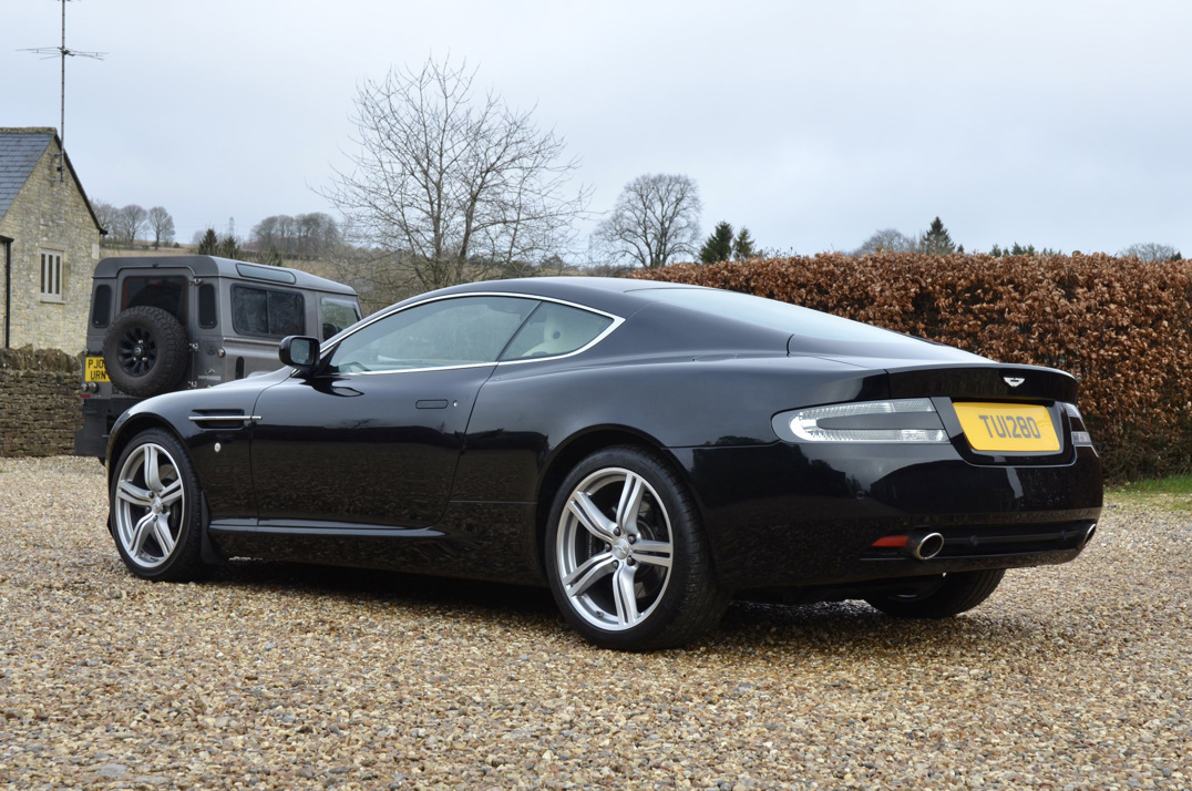 Aston Martin  Db-9 Manual gallery image 6
